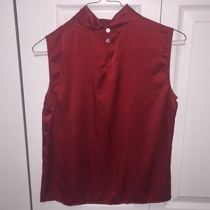 Sleeves silk top, turtleneck.